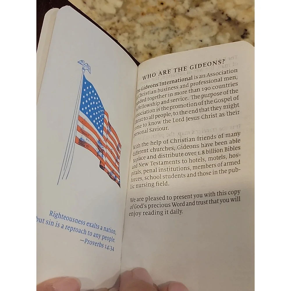 Pocket Bible: New Testament, Psalms, Proverbs / EMR